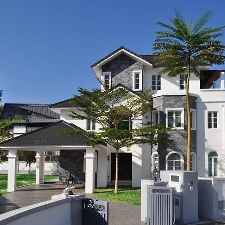 Turf Resort Penang - 6 Bedrooms Bungalow George Town Exterior foto